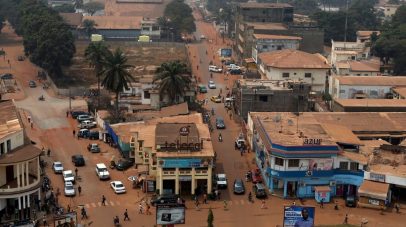 باحث لـ”الوئام”: واشنطن تضيّق الخناق على الاستثمارات في أفريقيا الوسطى