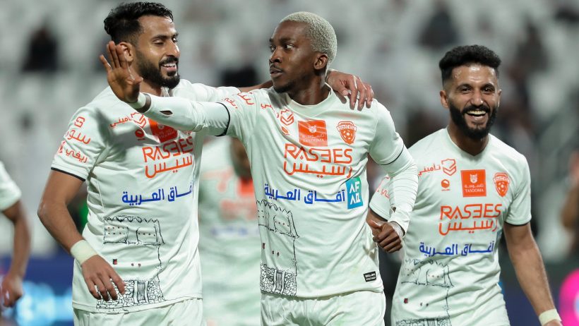 الفيحاء يفوز على الشباب بثلاثية في دوري روشن