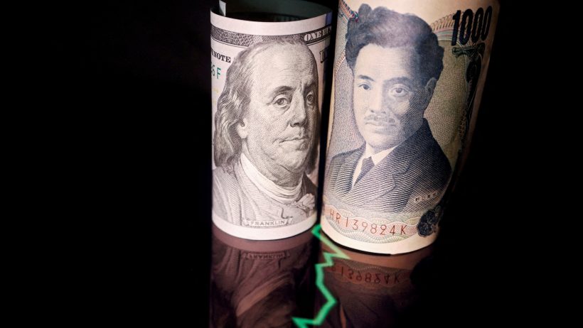 الين يقفز مقابل الدولار مع محاولات لدعم العملة اليابانية