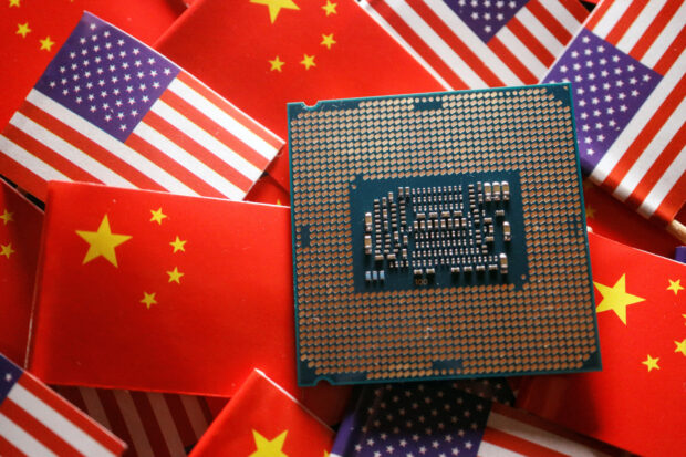 الصين تحظر استخدام رقاقات إنتل وAMD في الحواسيب الحكومية