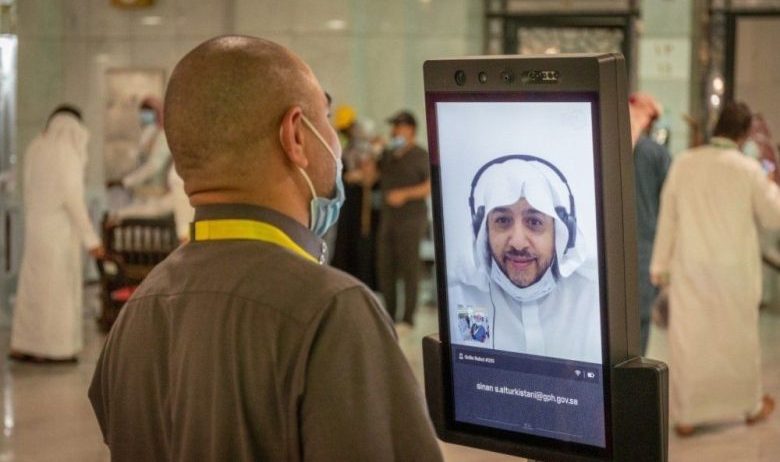 تفعيل أجهزة الروبوت التوجيهي بعدة لغات في المسجد الحرام