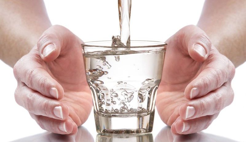 استشاري تغذية: كثرة شرب المياه في السحور اعتقاد خاطئ