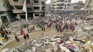 استشهاد وإصابة عشرات العائدين إلى شمال غزة