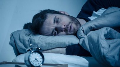 دراسة تحذر من قلة النوم: تسبب ارتفاع ضغط الدم