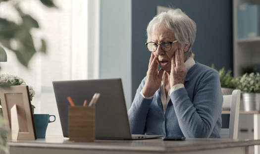 كبار السن الأكثر تأثراً بالأخبار السيئة.. نصائح لخلق بيئة صحية