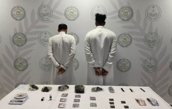 القبض على 3 أشخاص لترويجهم مواد مخدرة في مناطق متفرقة بالسعودية