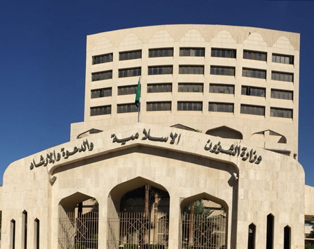 الشؤون الإسلامية ترصد شخصًا يروج لمنتج تجاري داخل أحد المساجد