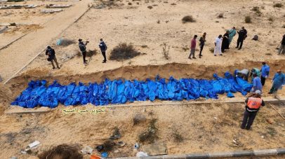 المقابر الجماعية في غزة.. ماذا نعرف عن جريمة الحرب الإسرائيلية المرعبة؟