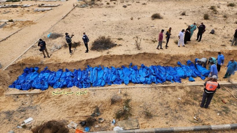 المقابر الجماعية في غزة.. ماذا نعرف عن جريمة الحرب الإسرائيلية المرعبة؟