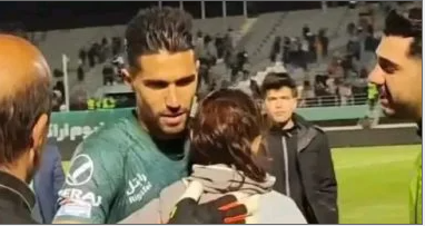 إيقاف لاعب في الدوري الإيراني بسبب “حضن” في الملعب