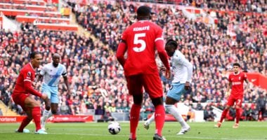 كريستال بالاس يخطف فوزا مثيرا أمام ليفربول في الدوري الإنجليزي