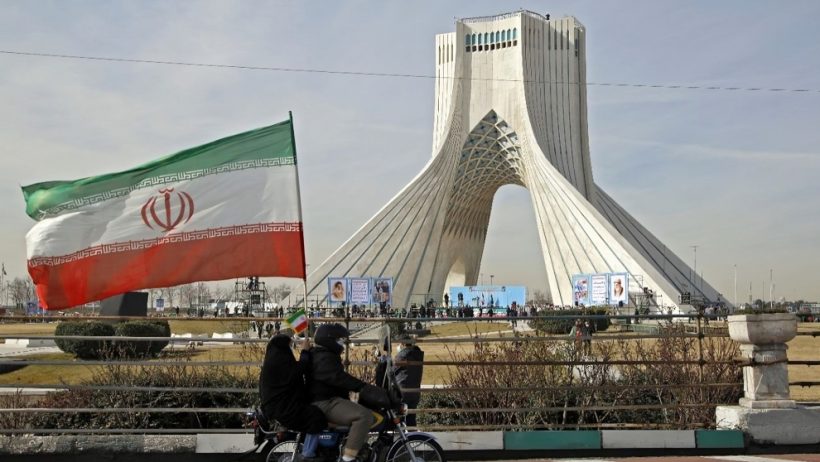 وكالة “مهر” الإيرانية تتراجع عن إعلان إغلاق المجال الجوي فوق طهران