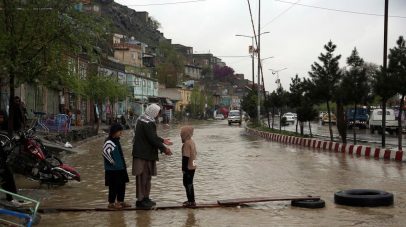 الفيضانات تدمر 70 مدرسة في باكستان وتحرم 80 ألف طفل من التعليم