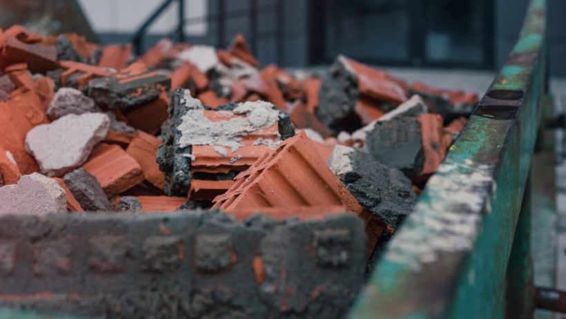 اعتباراً من اليوم.. إلزام ملاك العقارات والمكاتب الهندسية بالاشتراطات الجديدة للتخلص من نفايات البناء