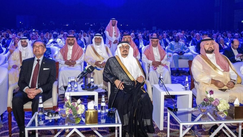 نيابة عن خادم الحرمين.. أمير منطقة الرياض يحضر احتفالية البنك الإسلامي للتنمية باليوبيل الذهبي