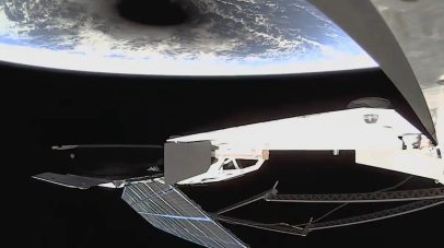 إيلون ماسك يشارك متابعيه فيديو لكسوف الشمس من الفضاء