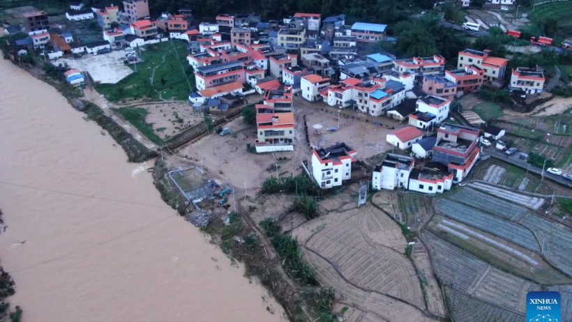 فيضانات وأمطار تطلق أعلى مستوى إنذار جنوبي الصين