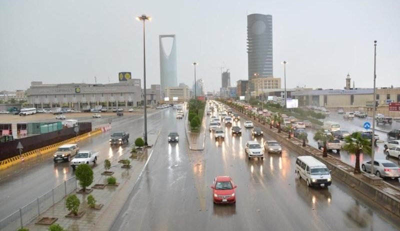 “الأرصاد”: أمطار رعدية ورياح مثيرة للأتربة على 12 منطقة