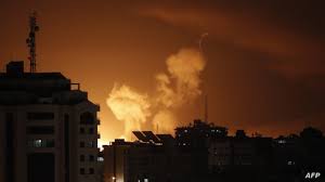 أصوات صفارات إنذار وانفجارات في أنحاء إسرائيل