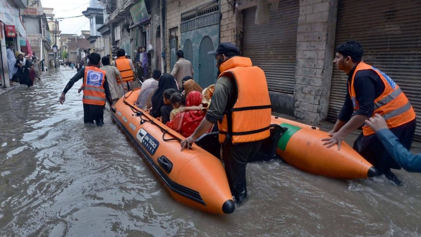 الأمطار الغزيرة تضرب باكستان وتُودي بحياة 63 شخصاً