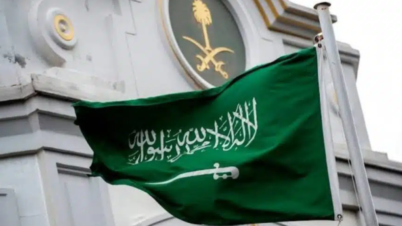 القنصلية السعودية في دبي تُتيح 4 أرقام جديدة للمواطنين نظراً لعدم انتظام الرحلات المغادرة