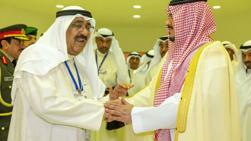 أمير الكويت يغادر الرياض بعد مشاركته في اجتماع “المنتدى الاقتصادي العالمي”