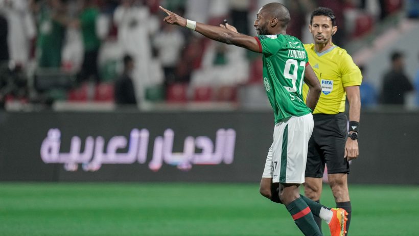 إيكامبي: سعيد بتحقيقنا الفوز على الرياض وأجيد اللعب في أكثر من مركز