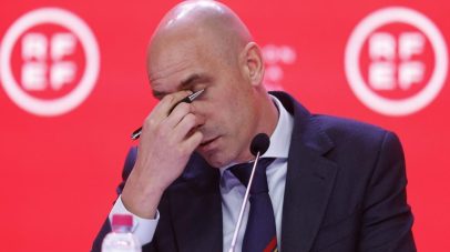 الحكومة الإسبانية تضع اتحاد كرة القدم تحت الوصاية