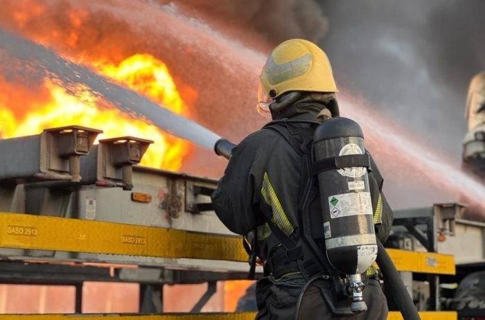 الدفاع المدني بالباحة ينقذ 5 أشخاص إثر حريق في مبنى ولا إصابات