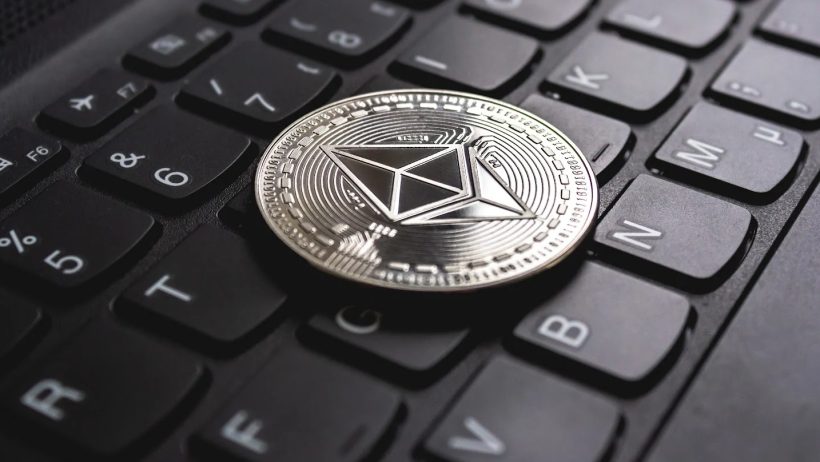 السطو على 25 مليون دولار في 12 ثانية.. اتهام شقيقين بتنفيذ أكبر جريمة رقمية في عالم الكريبتو