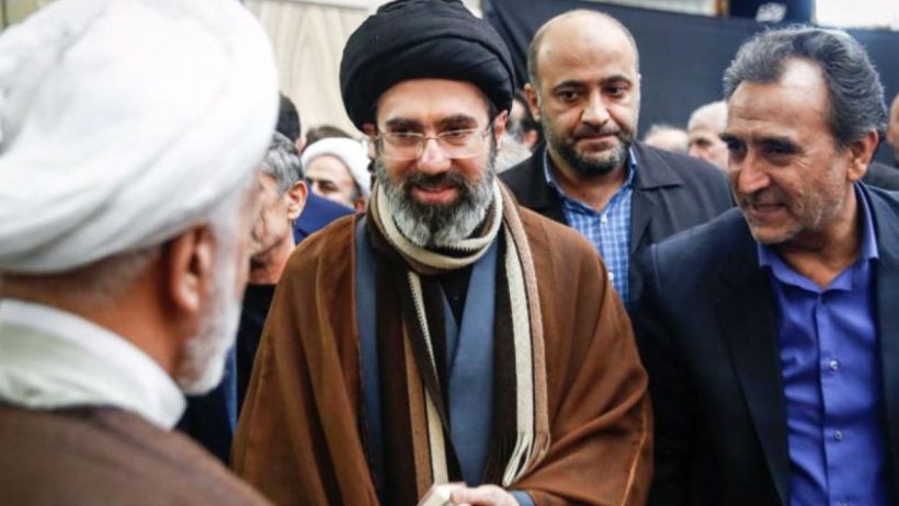 مجتبى خامنئي.. رحيل “رئيسي” يفتح الطريق أمام “ظل المرشد”