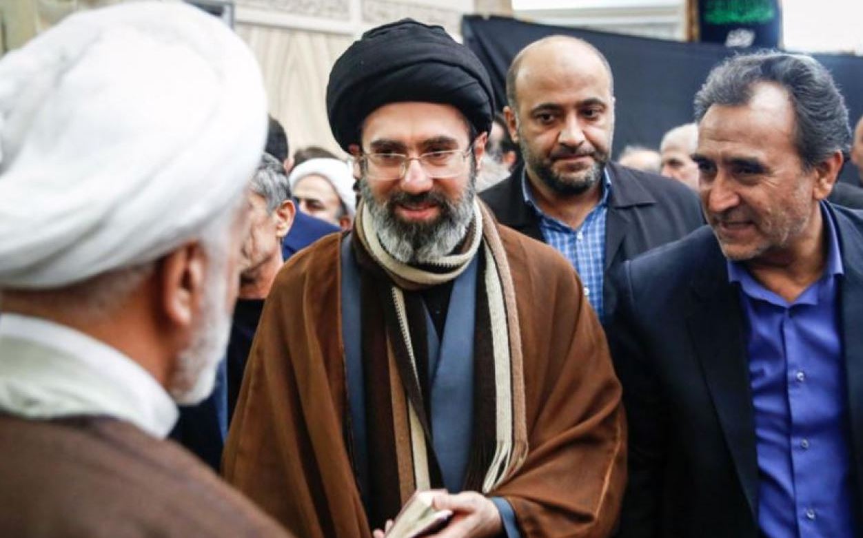 «التايمز»: مجتبى خامنئي «فاقد للوعي»