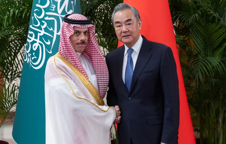 وزير خارجية الصين: مستعدون للعمل مع السعودية بمجالات الطاقة والذكاء الاصطناعي والفضاء