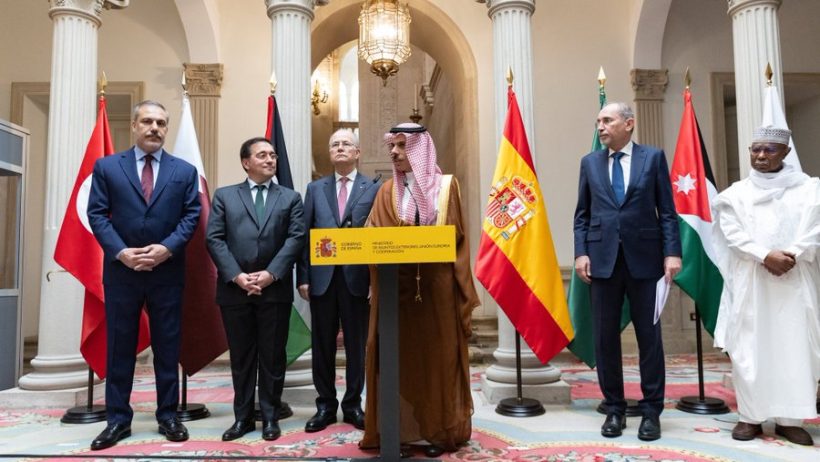 برئاسة فيصل بن فرحان.. وفد اللجنة الوزارية يجري مباحثات مع وزير الخارجية الإسباني حول غزة برئاسة فيصل بن فرحان.. وفد اللجنة الوزارية يجري مباحثات مع وزير الخارجية الإسباني حول غزة دوليات