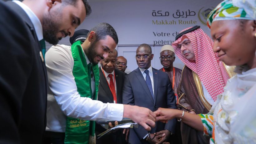 مغادرة أولى رحلات المستفيدين من مبادرة “طريق مكة” من كوت ديفوار متجهة للسعودية