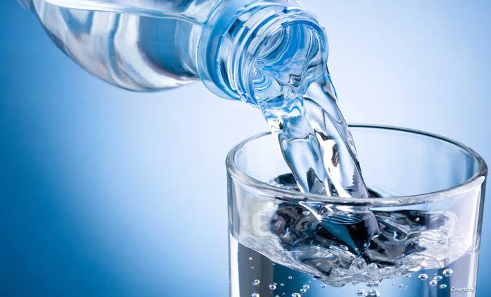 طريقة مثبتة علميًا لاكتشاف متى يحتاج الجسد إلى شرب المياه