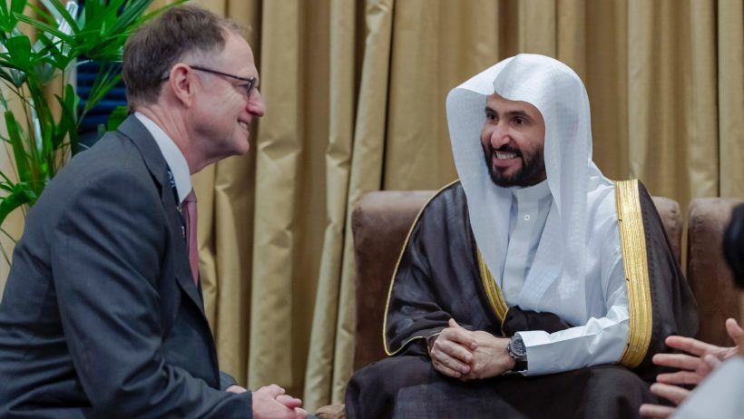 وزير العدل يجتمع مع رئيس المحكمة العليا في أستراليا لبحث تعزيز التعاون