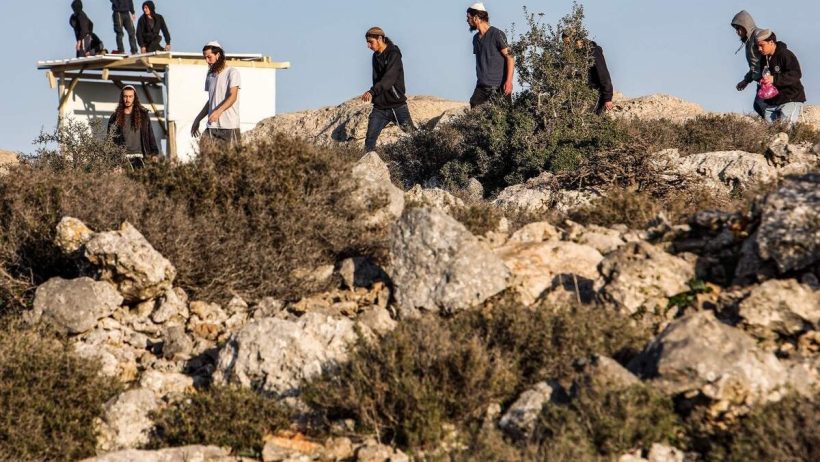 مستعمرون متطرفون يقتحمون تل الحمة في الأغوار الشمالية
