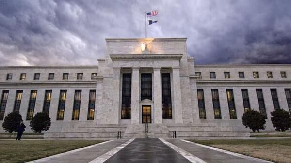 “الفيدرالي الأمريكي” يثبت أسعار الفائدة متأثرًا بالتضخم