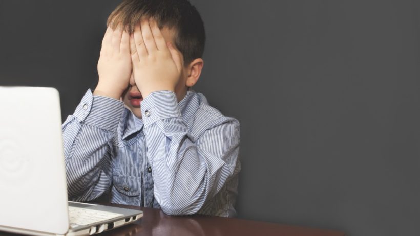 كيف تتعاظم مخاطر الإنترنت على الأطفال؟