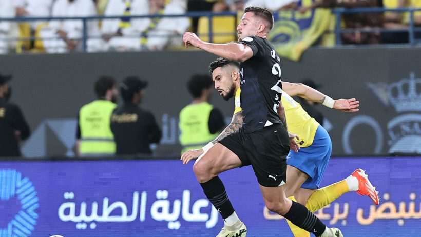 النصر يتقدم على الهلال بهدف أوتافيو في الشوط الأول
