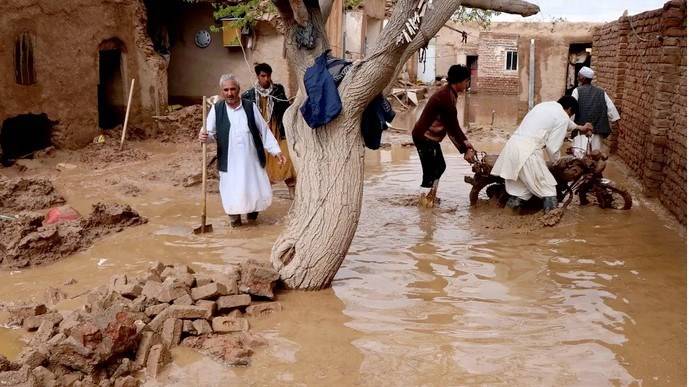 فيضانات مفاجئة تودي بـ50 شخصاً في يوم واحد بأفغانستان