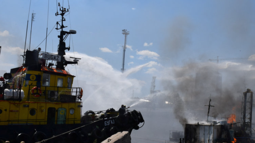 حريق كبير بميناء “أوديسا” الأوكراني بعد هجوم صاروخي روسي