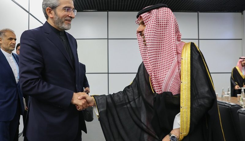 وزير الخارجية يبحث مع نظيره الإيراني التطورات الإقليمية وفي مقدمتها مستجدات غزة