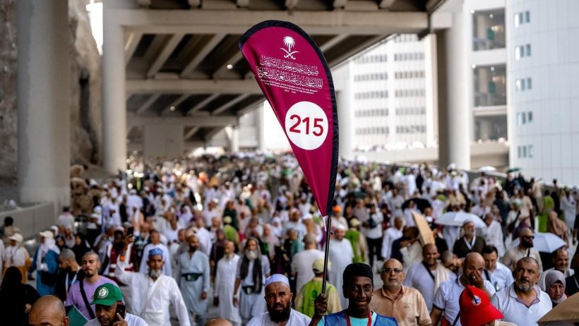 الحجاج يغادرون مكة بعد إتمام مناسك الحج
