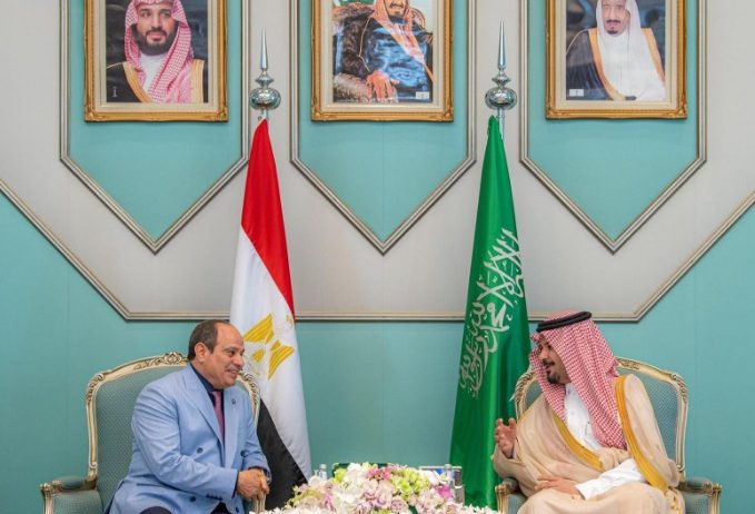 السيسي يصل المدينة المنورة للصلاة في المسجد النبوي