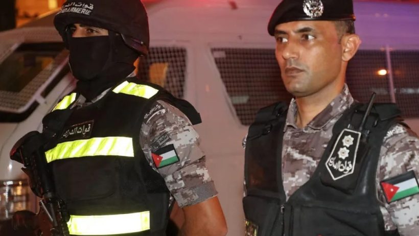 بعد إحباط محاولة تفجير إرهابية.. الأمن الأردني يضبط متفجرات داخل محل تجاري بالعاصمة عمان الأمن الأردني