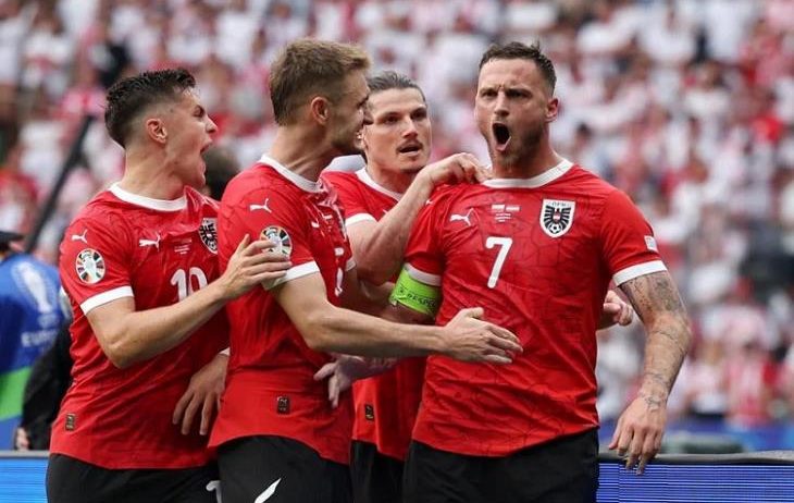 رجل مباراة النمسا وبولندا في يورو 2024