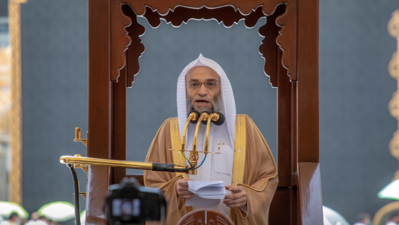 خطيب المسجد الحرام يدعو لفلسطين وأهلها: اللهم انصرهم وتقبل شهداءهم