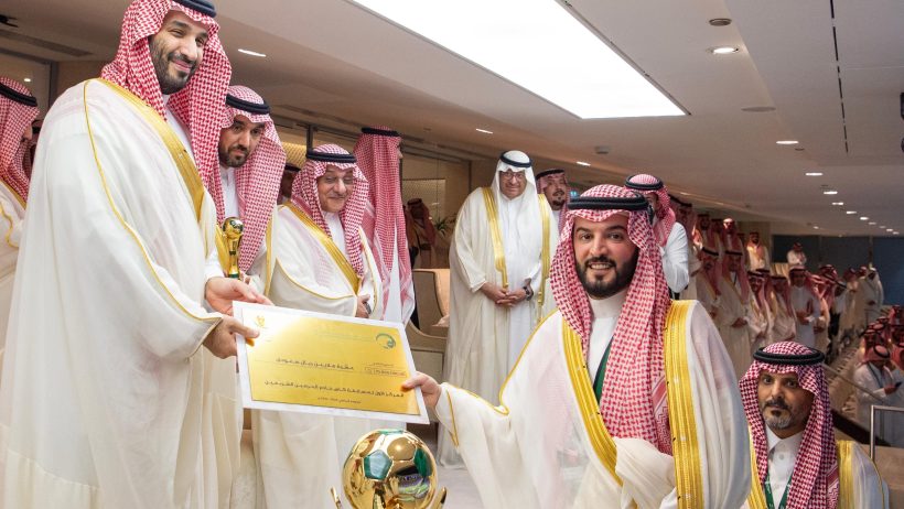 ولي العهد يُتوج نادي الهلال بكأس خادم الحرمين الشريفين